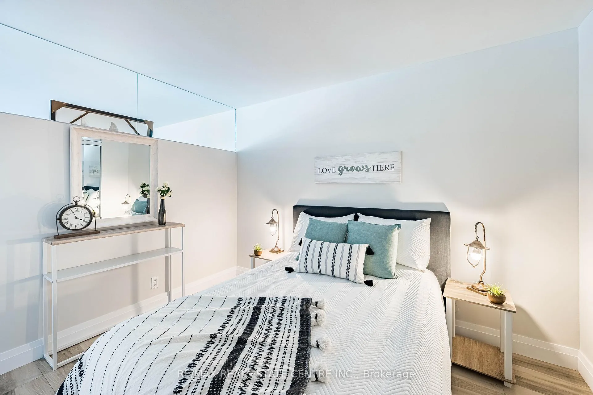 Photo 12 of Unit 216, 33 Lombard Street, Toronto, Church-Yonge Corridor — HOMEH