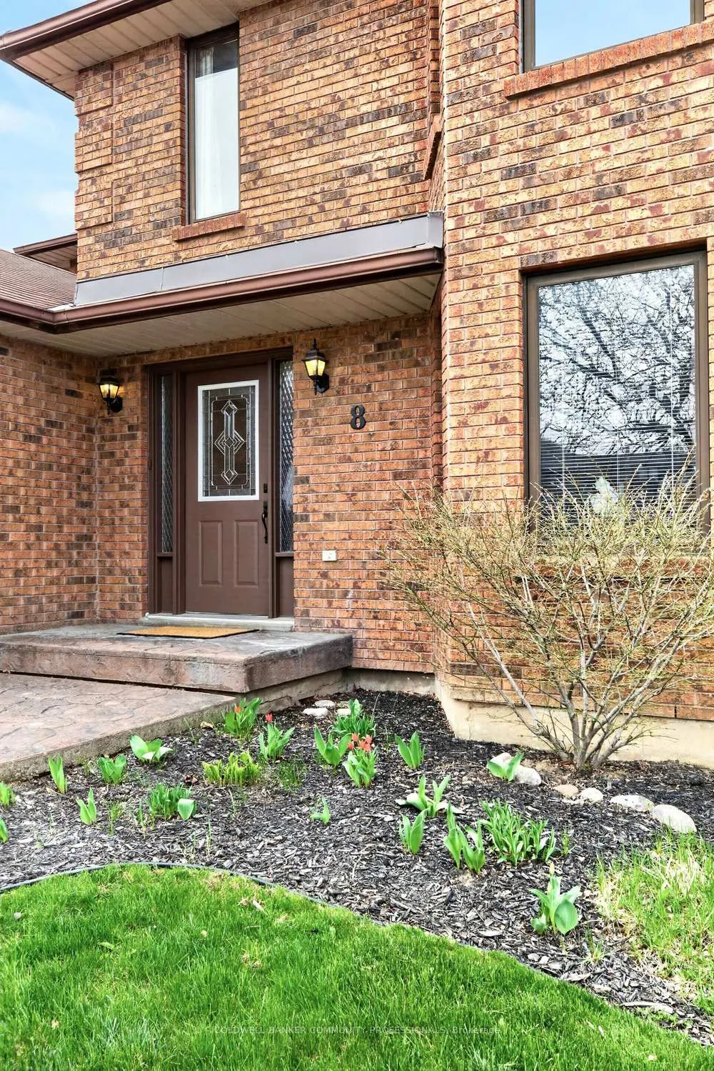 Photo 3 of 8 Wyvis Court, Hamilton, Stoney Creek — HOMEH