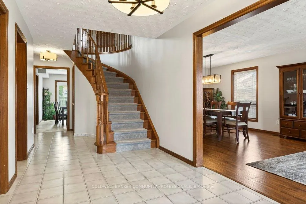 Photo 6 of 8 Wyvis Court, Hamilton, Stoney Creek — HOMEH