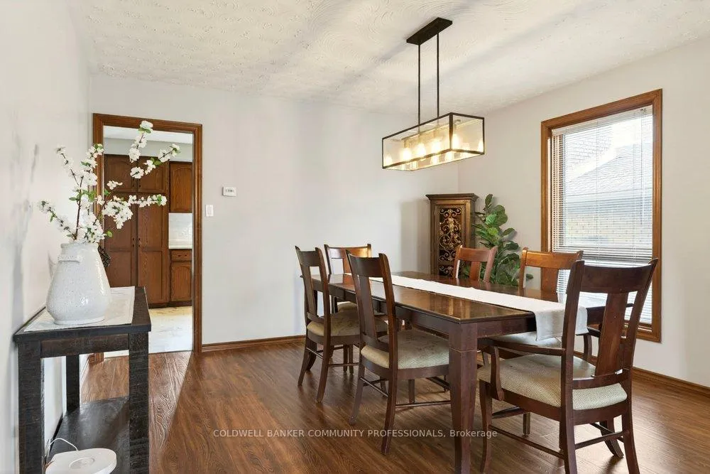 Photo 10 of 8 Wyvis Court, Hamilton, Stoney Creek — HOMEH