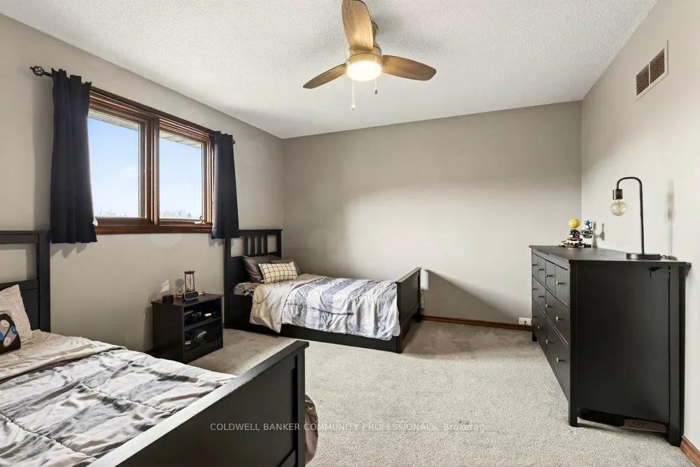 Photo 24 of 8 Wyvis Court, Hamilton, Stoney Creek — HOMEH