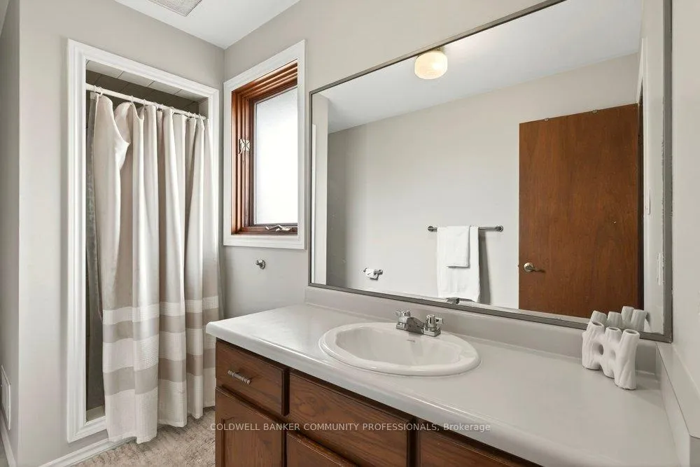 Photo 29 of 8 Wyvis Court, Hamilton, Stoney Creek — HOMEH