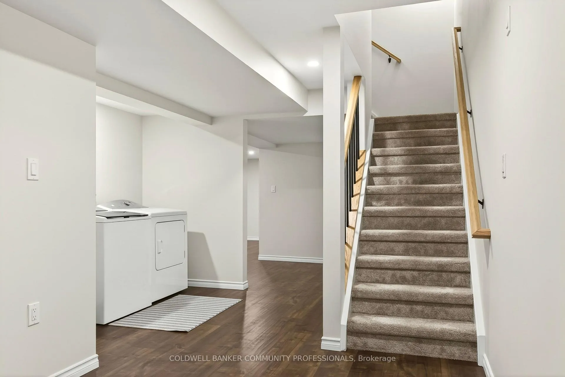 Photo 34 of 8 Wyvis Court, Hamilton, Stoney Creek — HOMEH