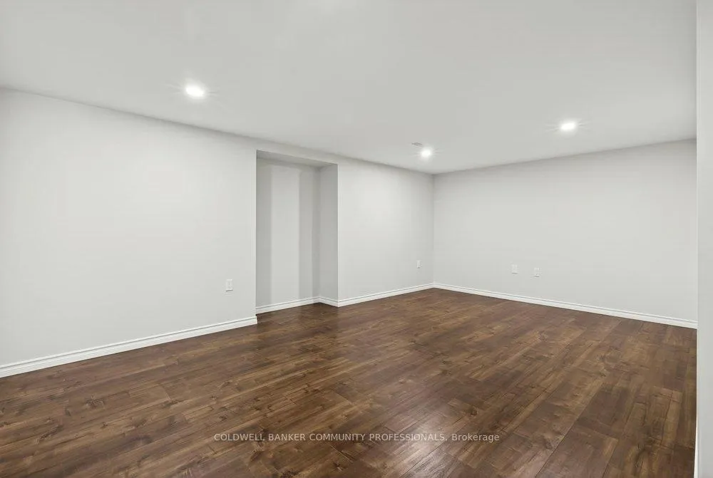 Photo 35 of 8 Wyvis Court, Hamilton, Stoney Creek — HOMEH