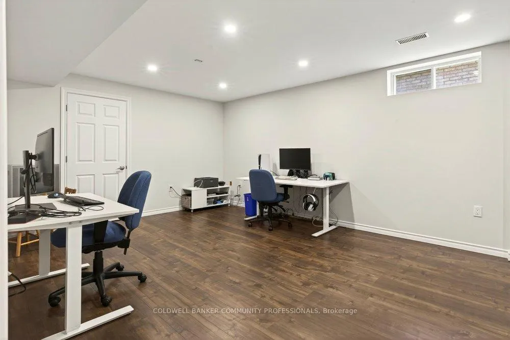 Photo 36 of 8 Wyvis Court, Hamilton, Stoney Creek — HOMEH