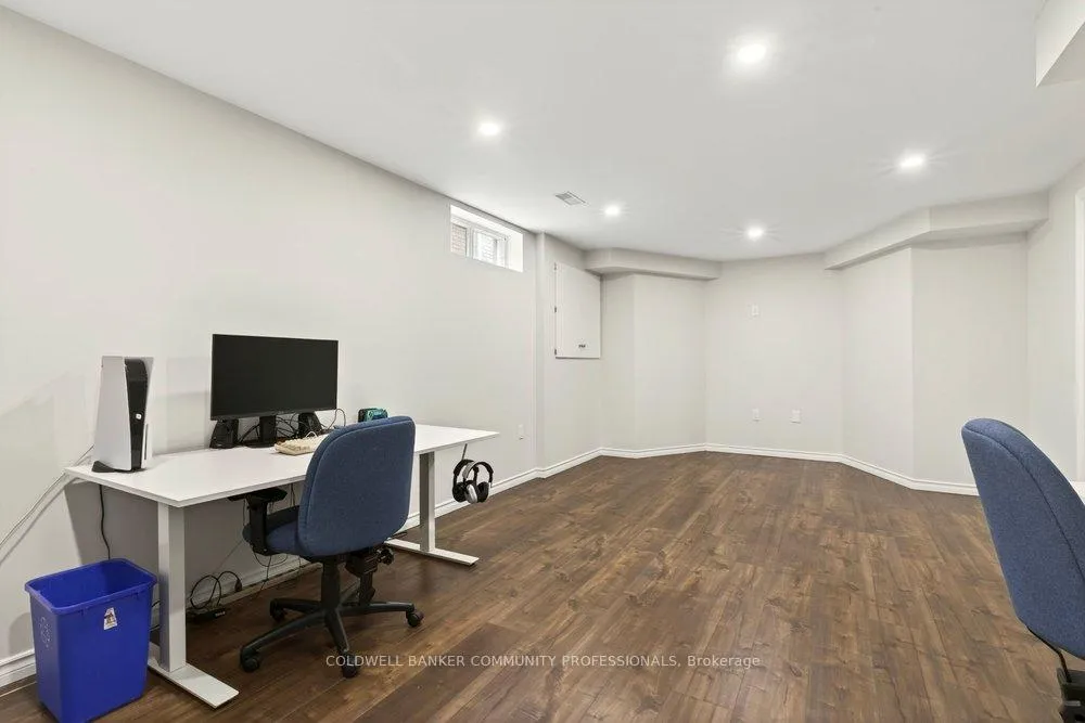 Photo 37 of 8 Wyvis Court, Hamilton, Stoney Creek — HOMEH