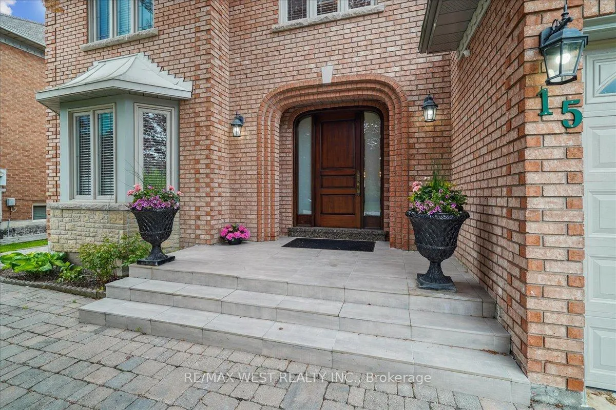 Photo 3 of 15 Brownlee Avenue, Vaughan, East Woodbridge — HOMEH