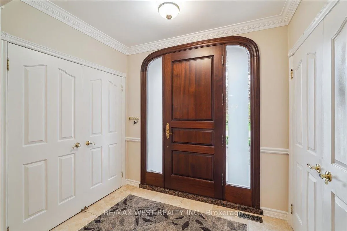 Photo 4 of 15 Brownlee Avenue, Vaughan, East Woodbridge — HOMEH