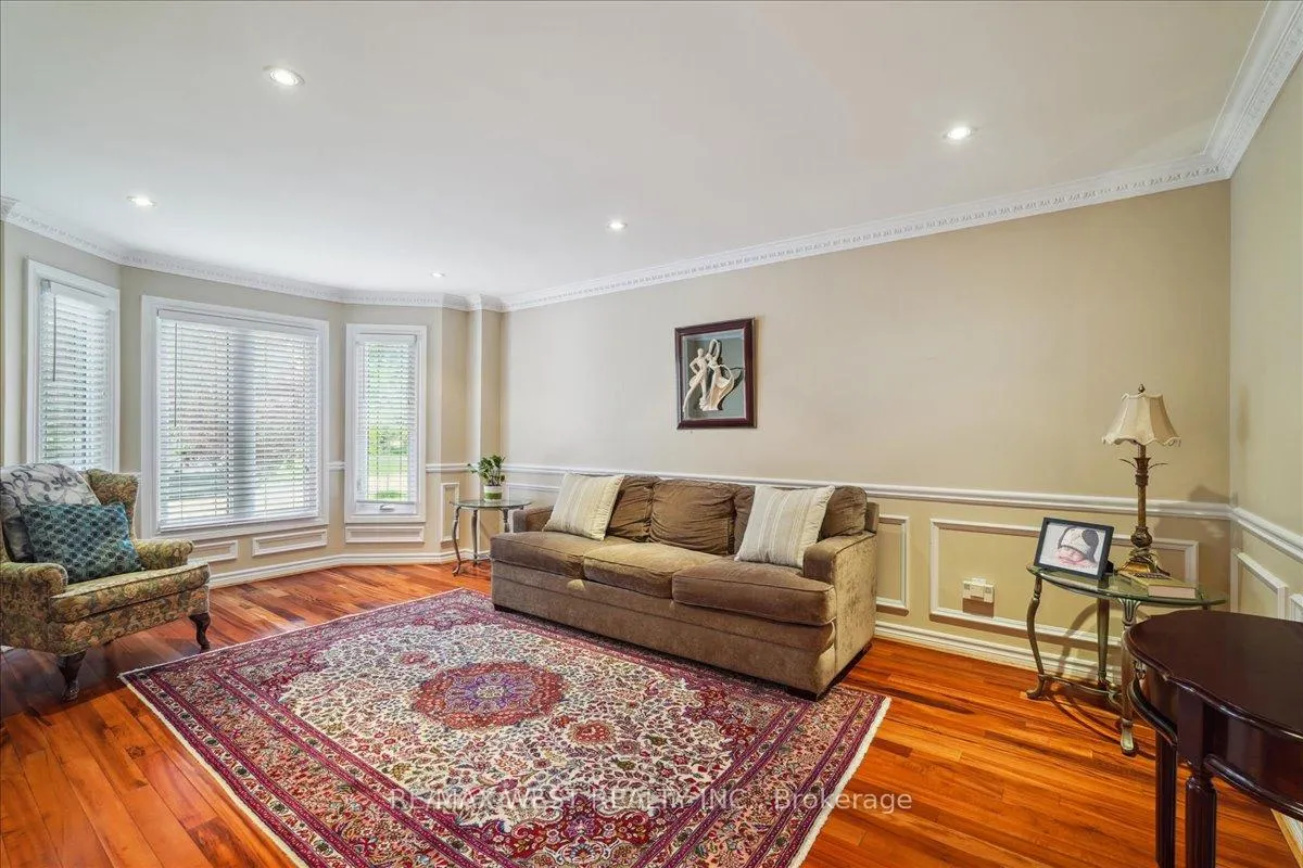Photo 7 of 15 Brownlee Avenue, Vaughan, East Woodbridge — HOMEH
