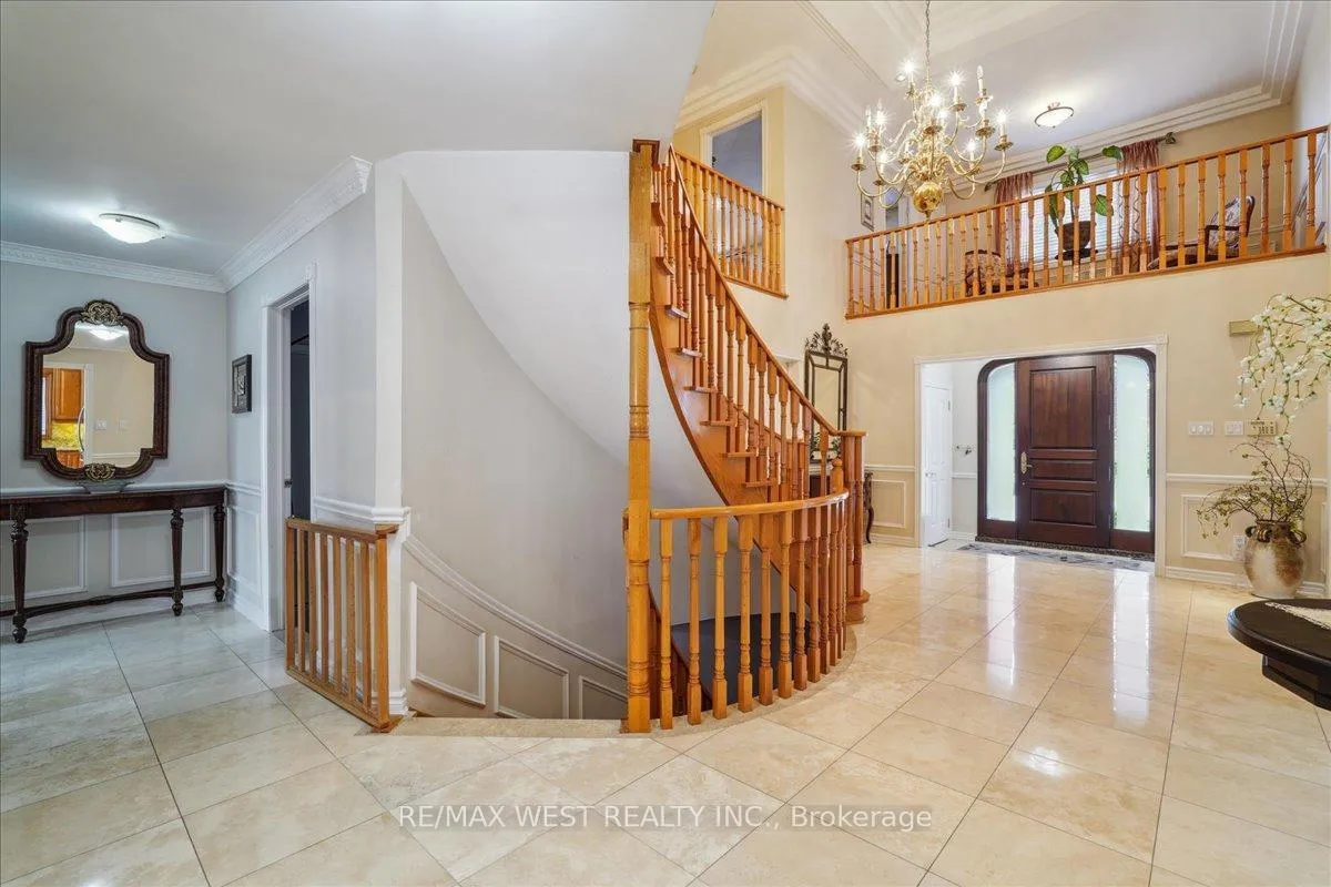 Photo 8 of 15 Brownlee Avenue, Vaughan, East Woodbridge — HOMEH