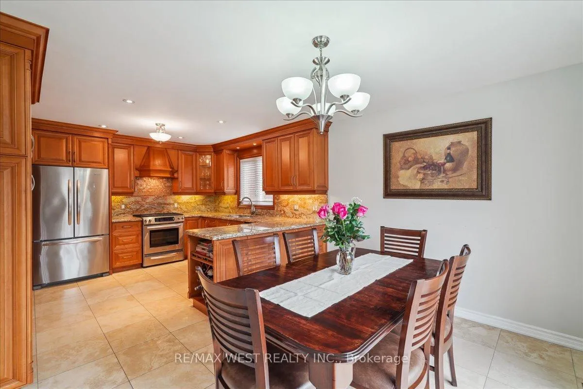 Photo 13 of 15 Brownlee Avenue, Vaughan, East Woodbridge — HOMEH