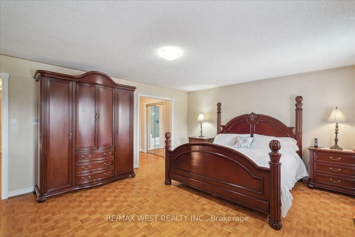 Photo 17 of 15 Brownlee Avenue, Vaughan, East Woodbridge — HOMEH
