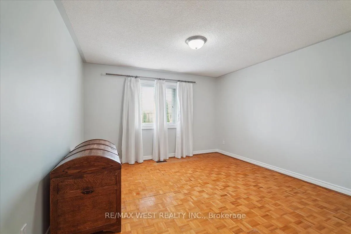 Photo 20 of 15 Brownlee Avenue, Vaughan, East Woodbridge — HOMEH