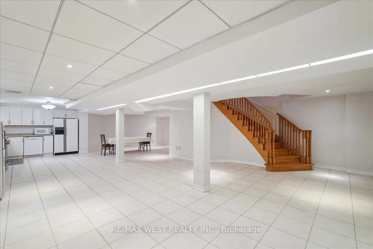 Photo 22 of 15 Brownlee Avenue, Vaughan, East Woodbridge — HOMEH