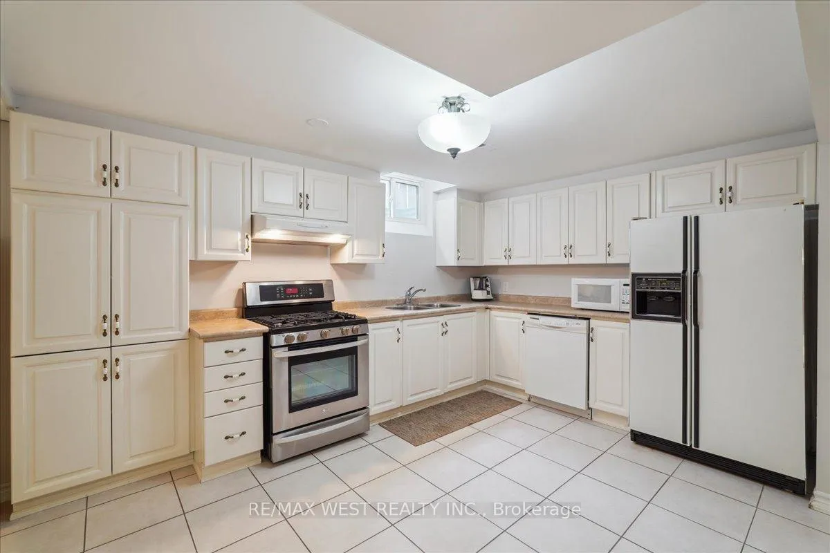 Photo 24 of 15 Brownlee Avenue, Vaughan, East Woodbridge — HOMEH
