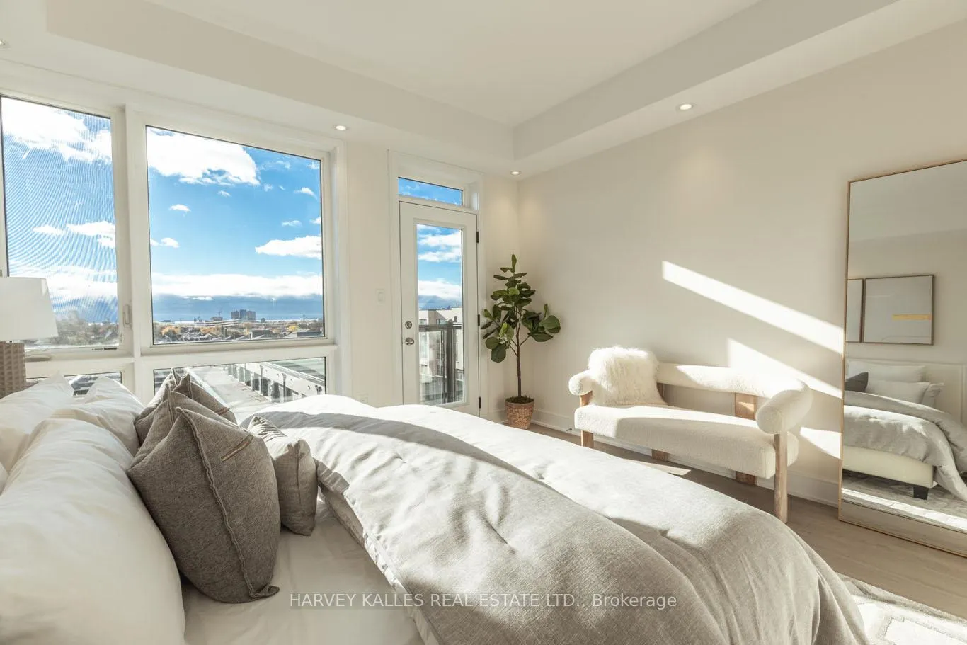 Photo 7 of 11 Innes Avenue, Toronto, Corso Italia-Davenport — HOMEH