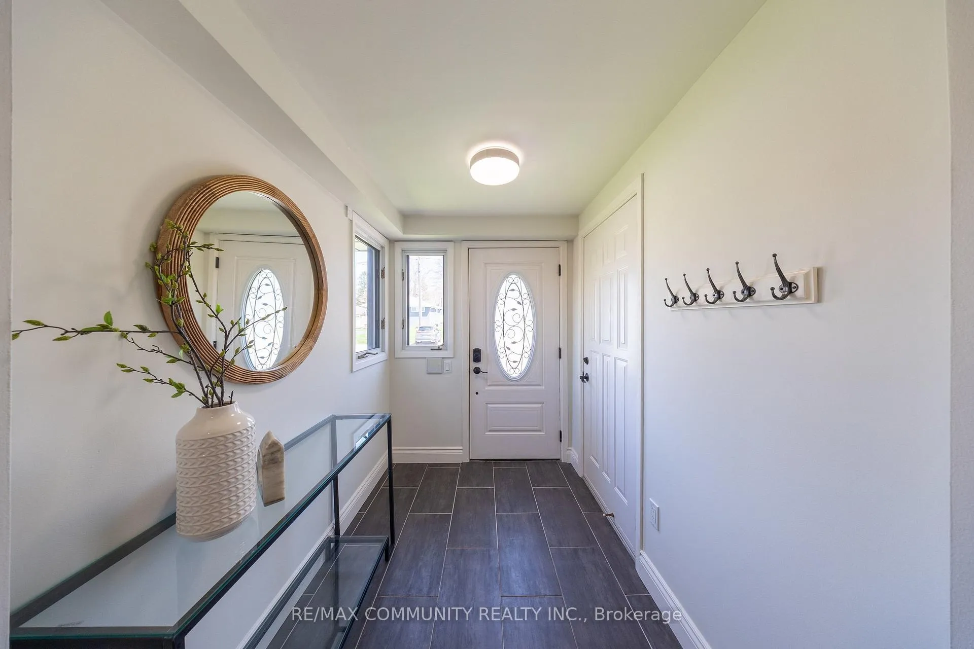 Photo 3 of 912 Walton Boulevard, Whitby, Williamsburg — HOMEH