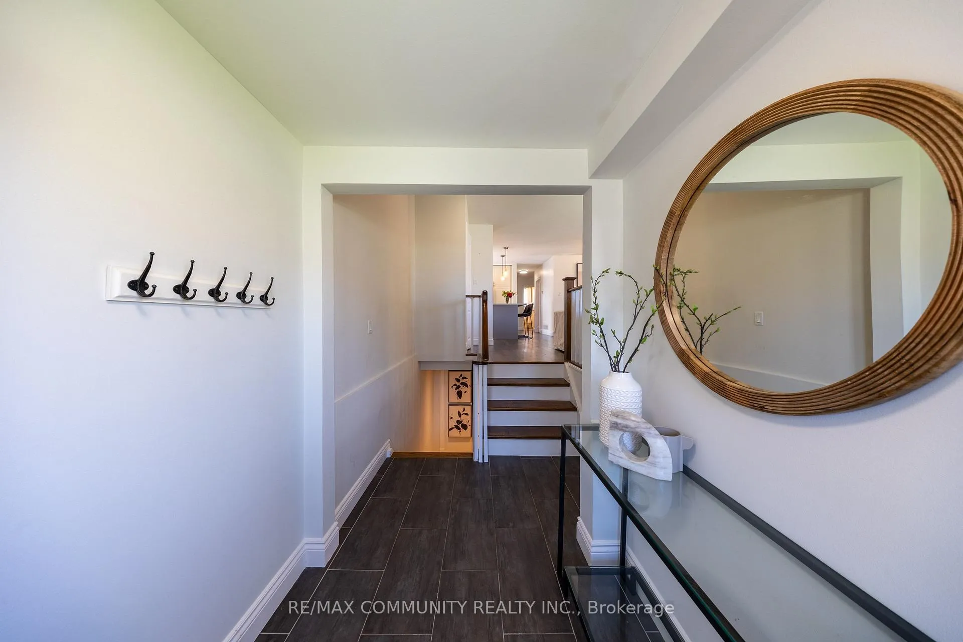 Photo 4 of 912 Walton Boulevard, Whitby, Williamsburg — HOMEH