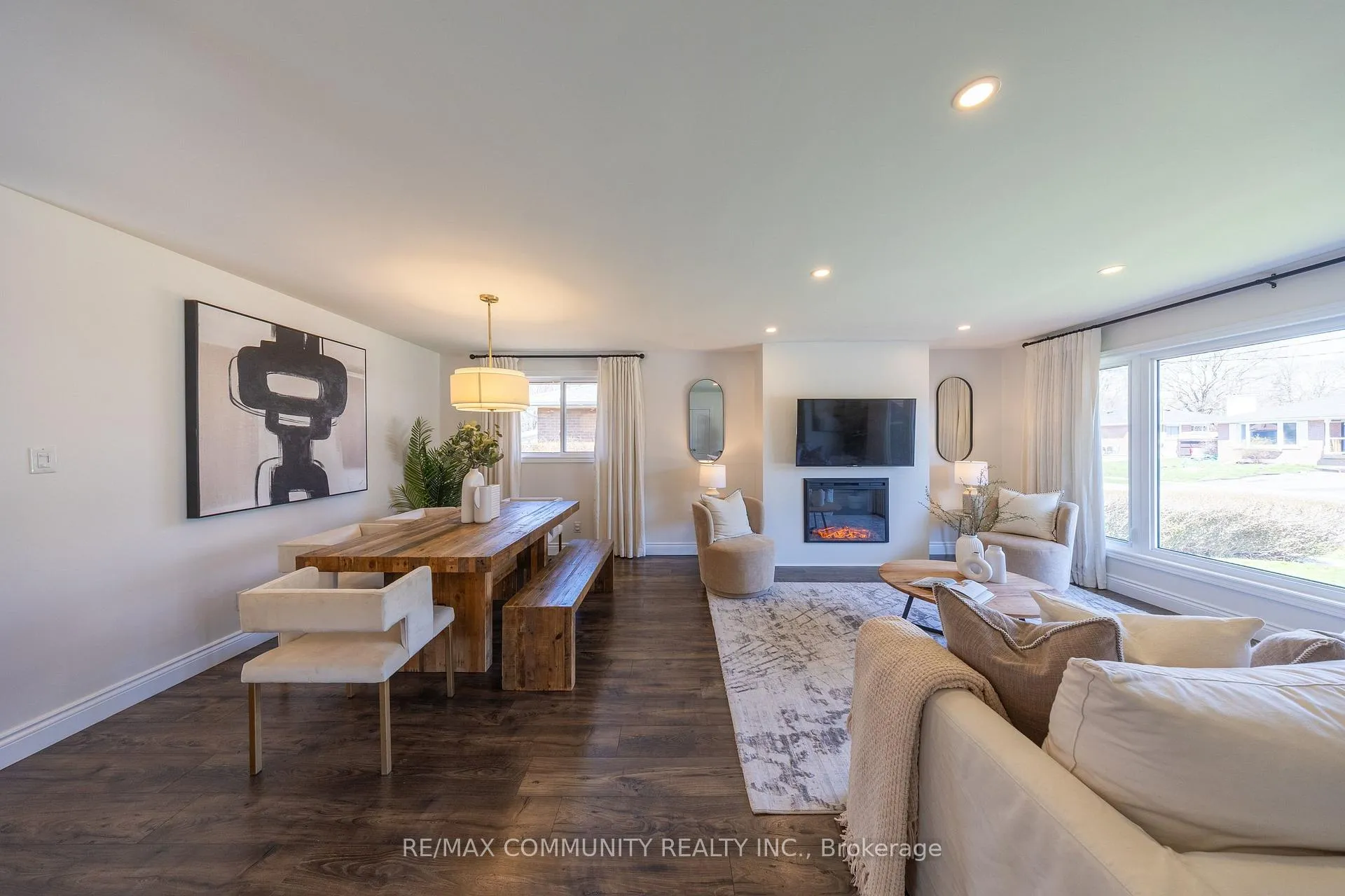 Photo 6 of 912 Walton Boulevard, Whitby, Williamsburg — HOMEH