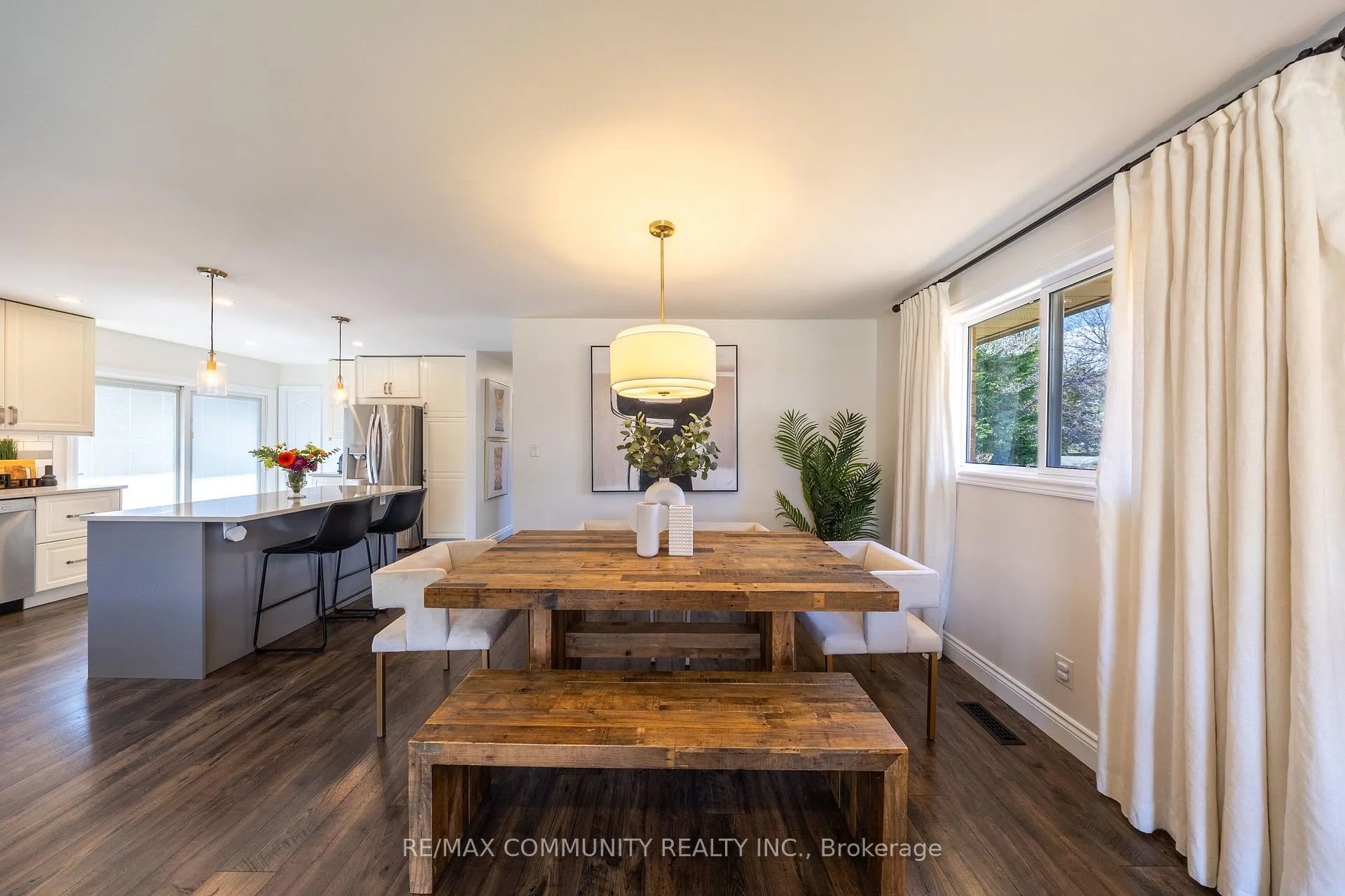 Photo 7 of 912 Walton Boulevard, Whitby, Williamsburg — HOMEH