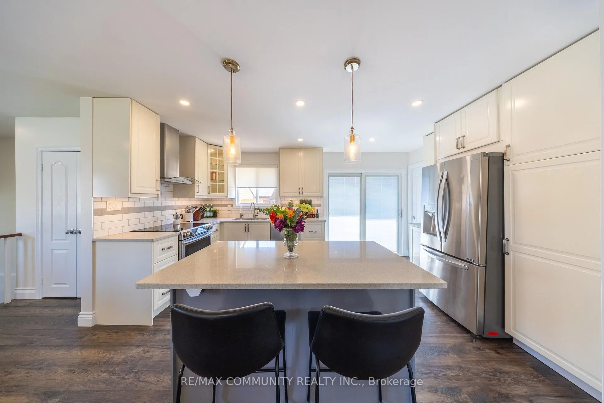 Photo 10 of 912 Walton Boulevard, Whitby, Williamsburg — HOMEH