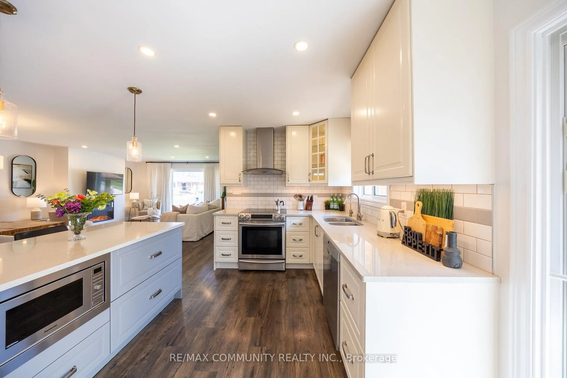 Photo 11 of 912 Walton Boulevard, Whitby, Williamsburg — HOMEH