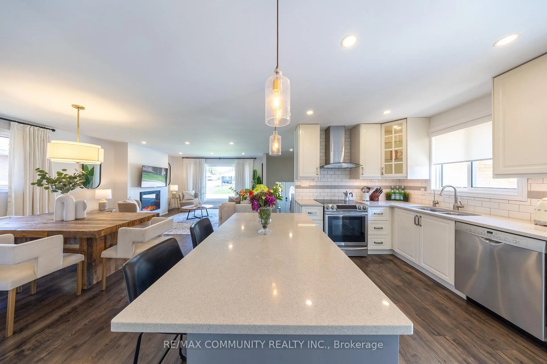 Photo 16 of 912 Walton Boulevard, Whitby, Williamsburg — HOMEH