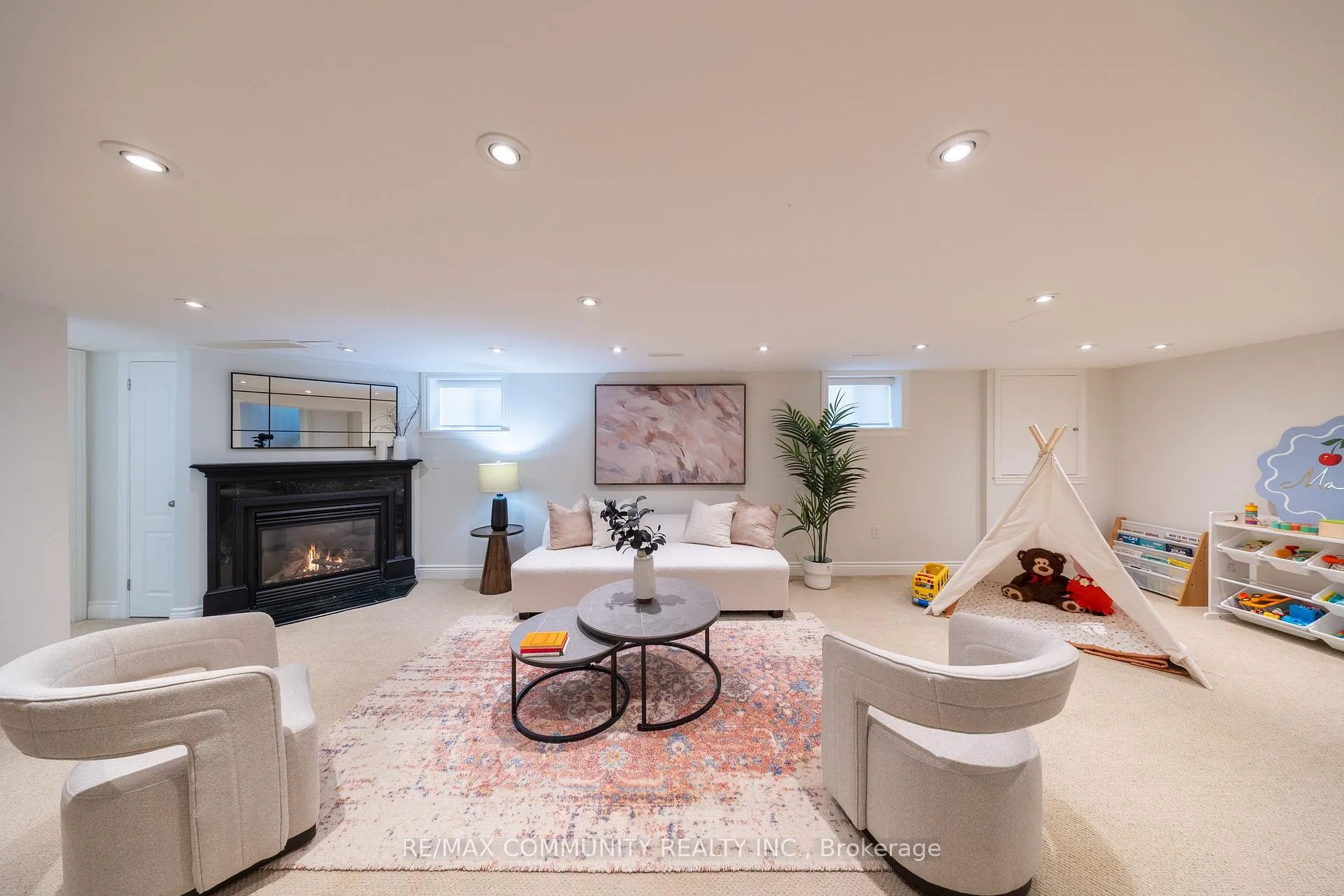 Photo 18 of 912 Walton Boulevard, Whitby, Williamsburg — HOMEH
