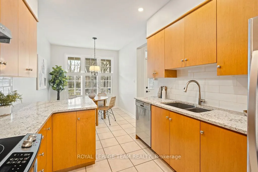 Photo 15 of 20 Morenz Terrace, Ottawa, Kanata - Kanata Lakes/Heritage Hills — HOMEH