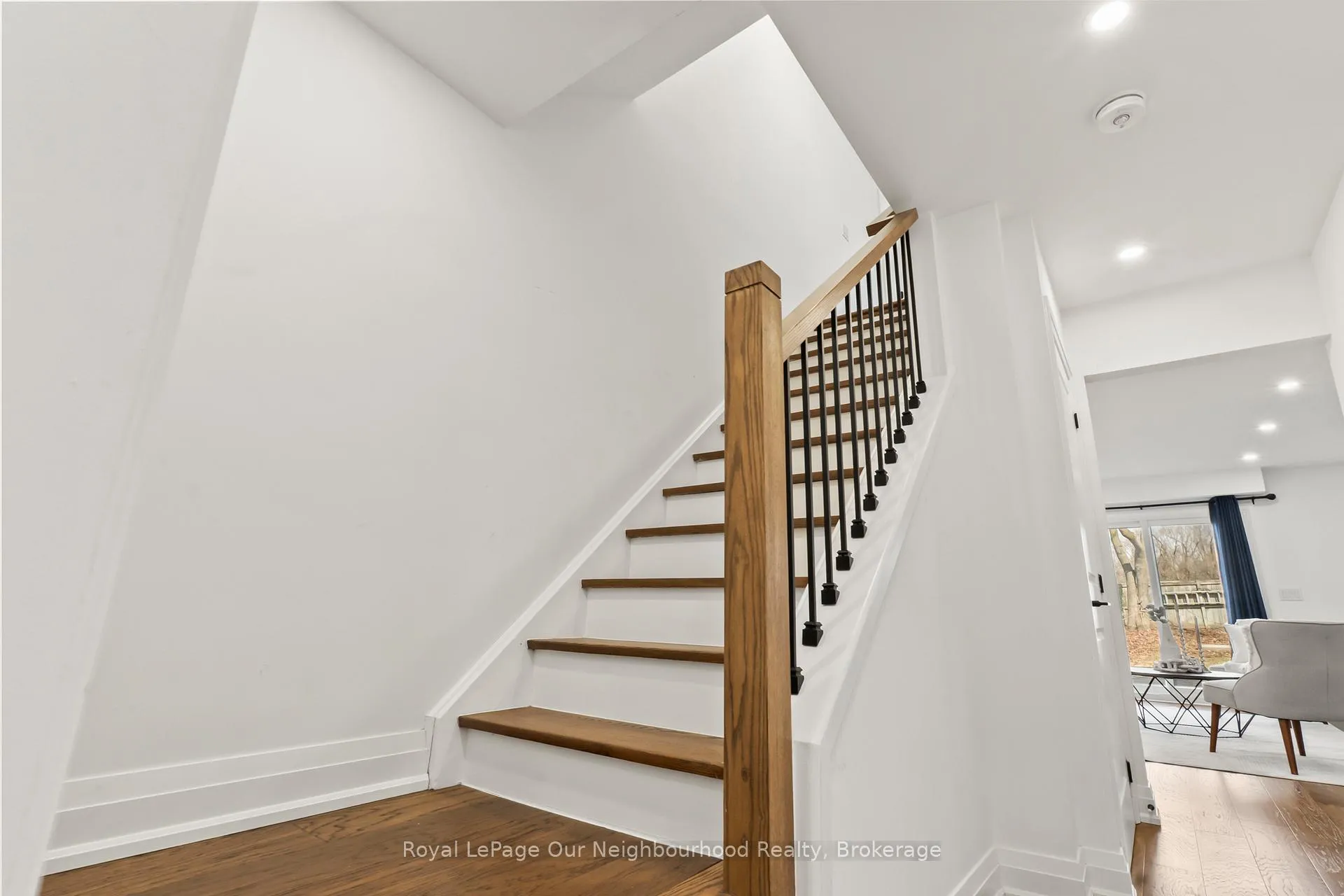 Photo 7 of 571 Berwick Crescent, Oshawa, McLaughlin — HOMEH