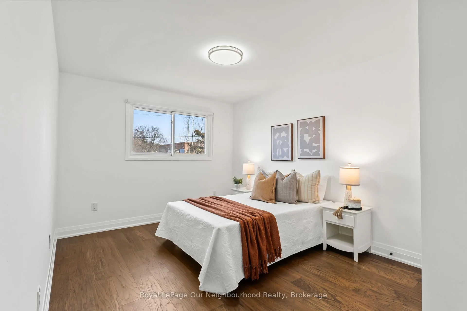 Photo 9 of 571 Berwick Crescent, Oshawa, McLaughlin — HOMEH