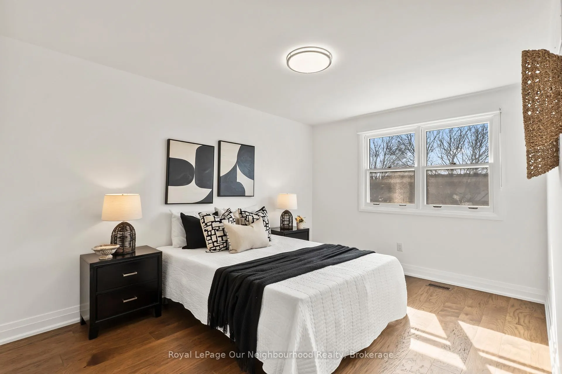 Photo 10 of 571 Berwick Crescent, Oshawa, McLaughlin — HOMEH