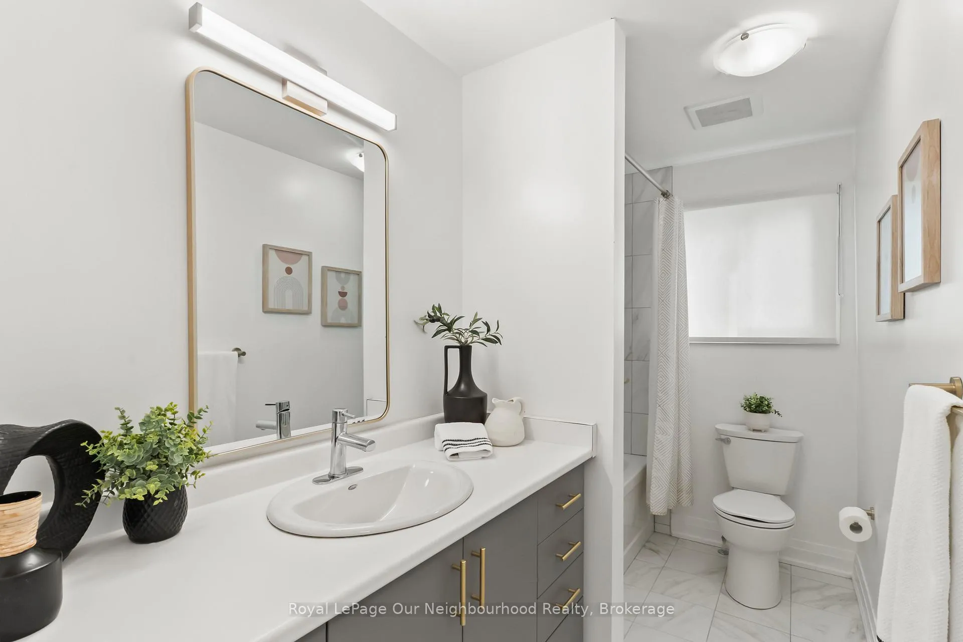 Photo 12 of 571 Berwick Crescent, Oshawa, McLaughlin — HOMEH