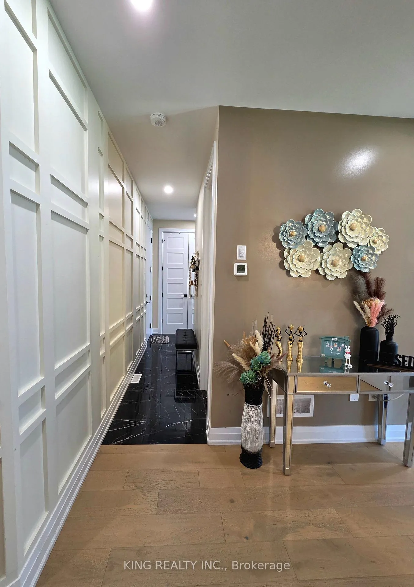 Photo 4 of Unit Upper, 3994 Big Leaf Trail, London, South V — HOMEH