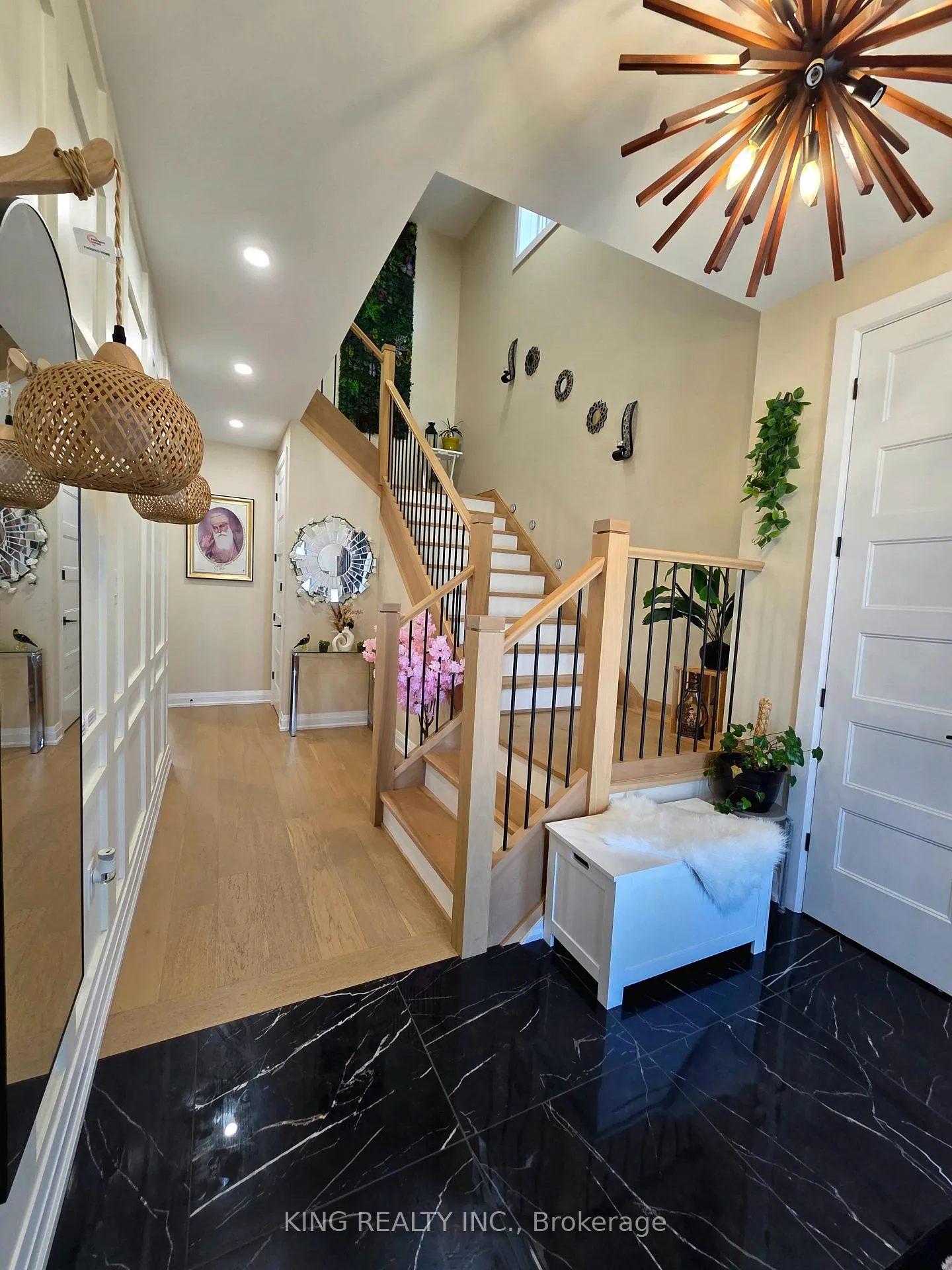 Photo 6 of Unit Upper, 3994 Big Leaf Trail, London, South V — HOMEH