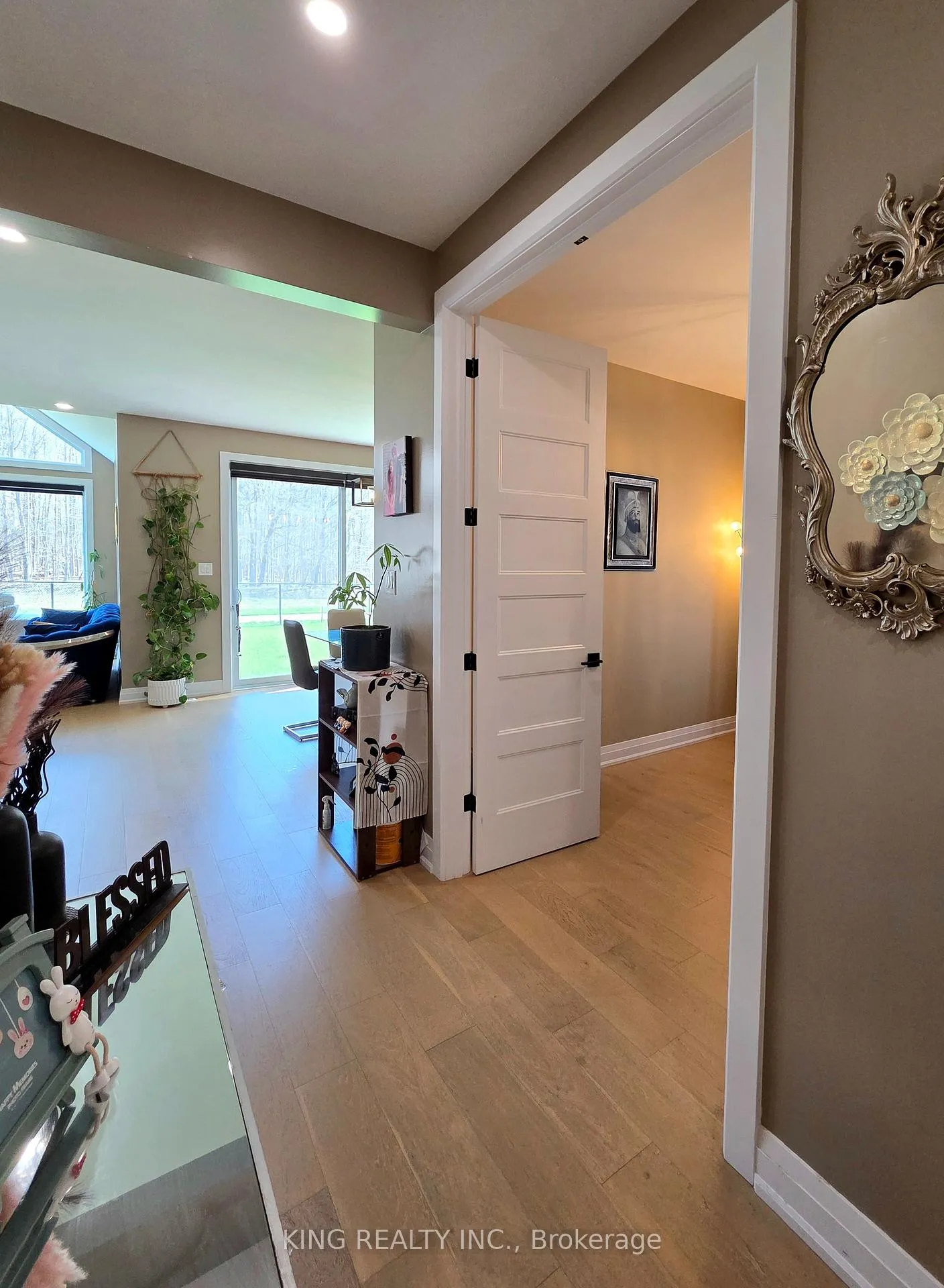Photo 9 of Unit Upper, 3994 Big Leaf Trail, London, South V — HOMEH