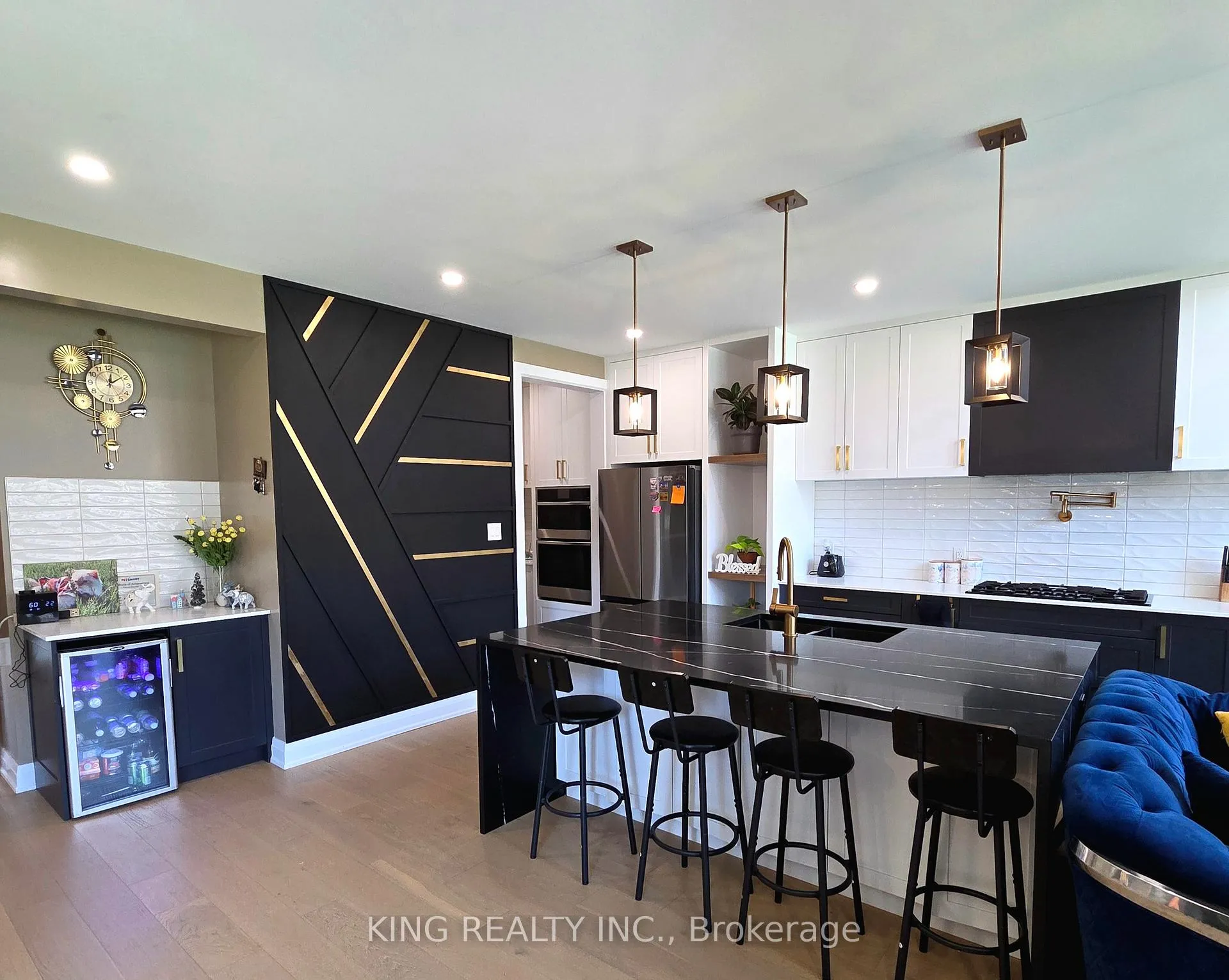Photo 10 of Unit Upper, 3994 Big Leaf Trail, London, South V — HOMEH