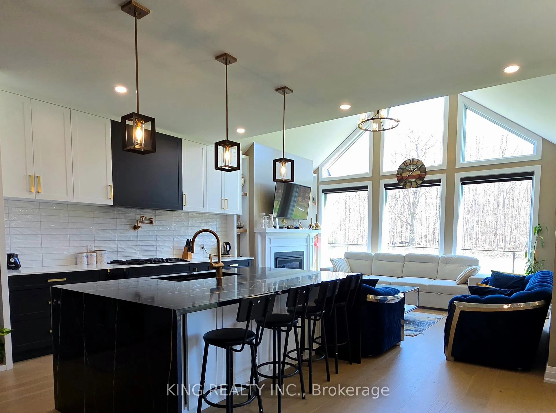 Photo 11 of Unit Upper, 3994 Big Leaf Trail, London, South V — HOMEH