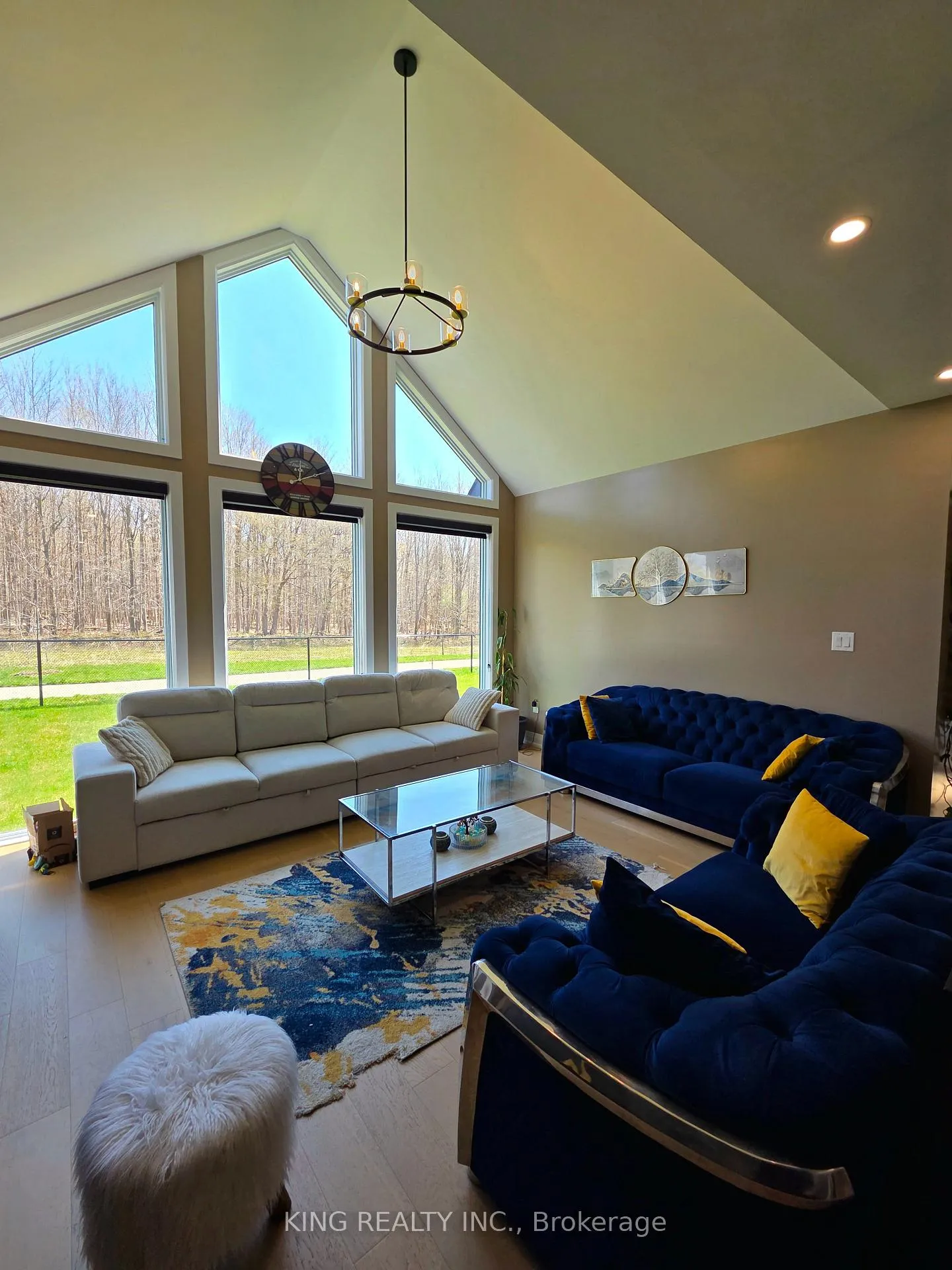 Photo 16 of Unit Upper, 3994 Big Leaf Trail, London, South V — HOMEH