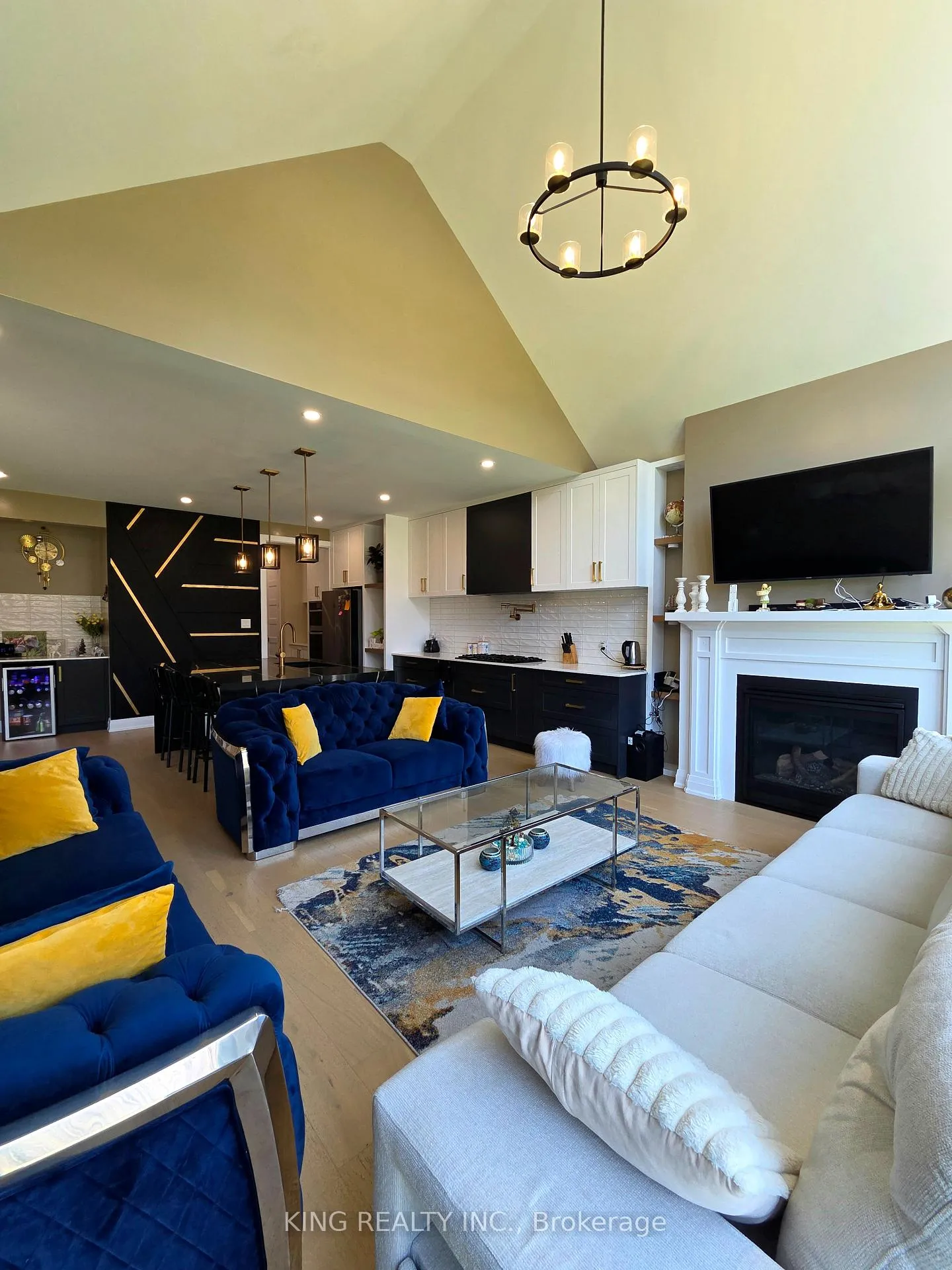 Photo 17 of Unit Upper, 3994 Big Leaf Trail, London, South V — HOMEH