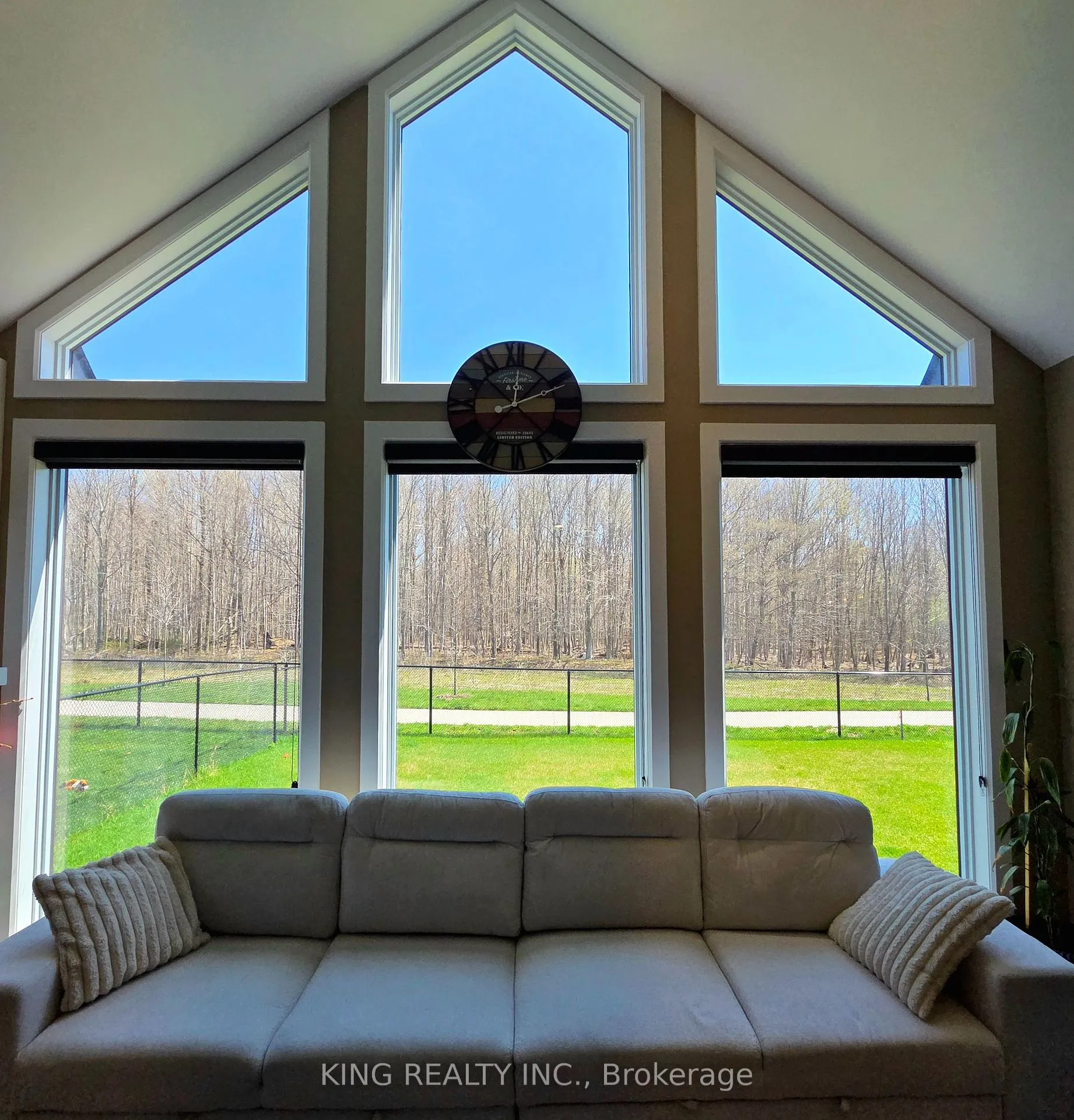 Photo 18 of Unit Upper, 3994 Big Leaf Trail, London, South V — HOMEH