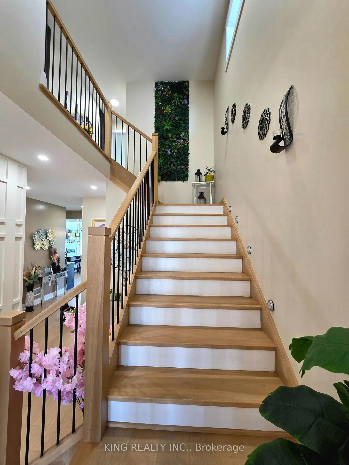 Photo 22 of Unit Upper, 3994 Big Leaf Trail, London, South V — HOMEH