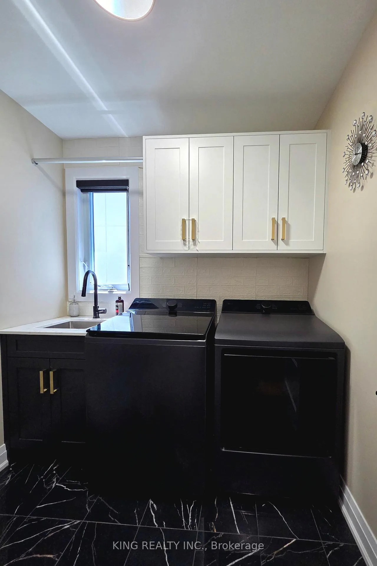 Photo 25 of Unit Upper, 3994 Big Leaf Trail, London, South V — HOMEH
