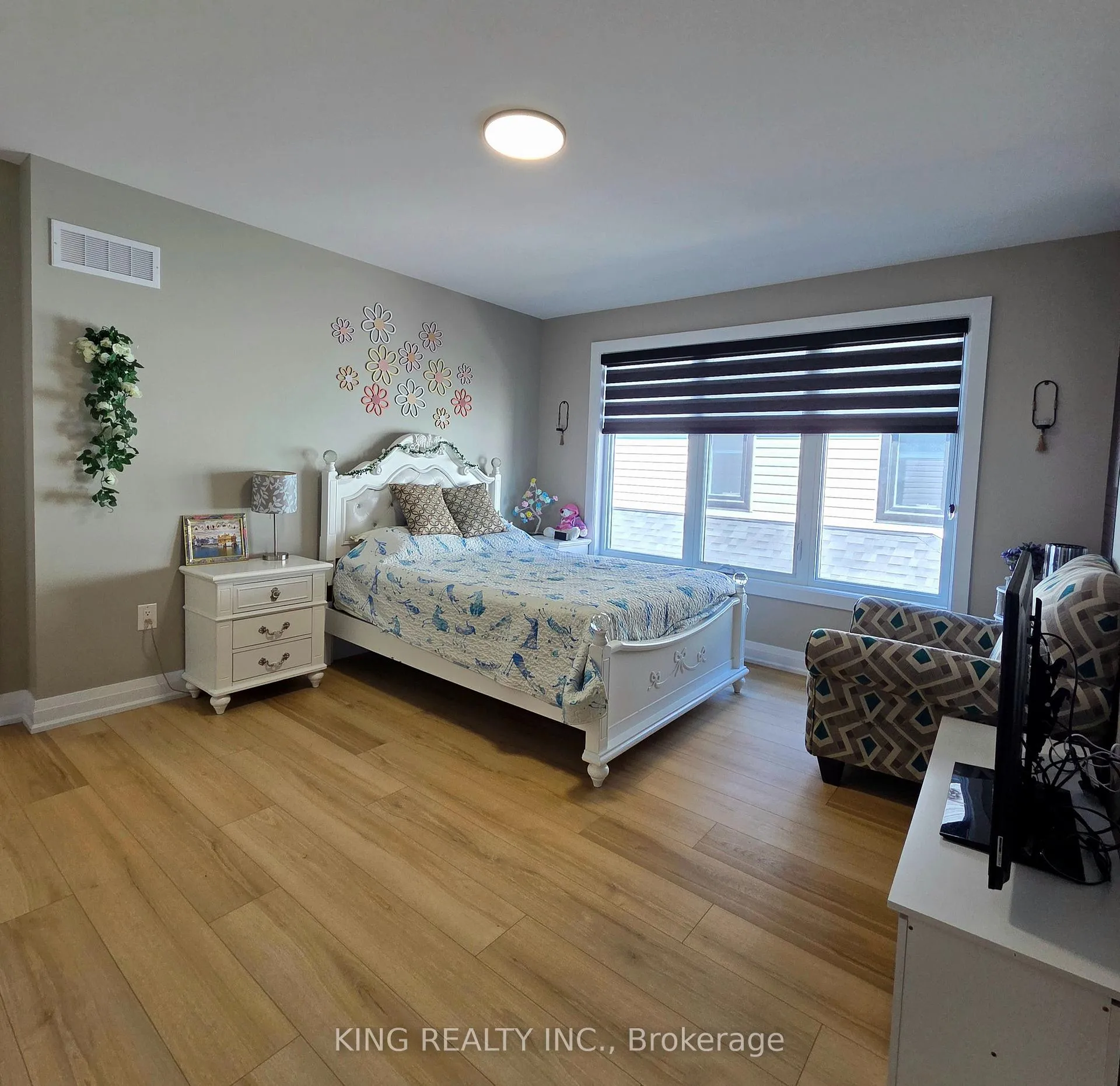 Photo 36 of Unit Upper, 3994 Big Leaf Trail, London, South V — HOMEH