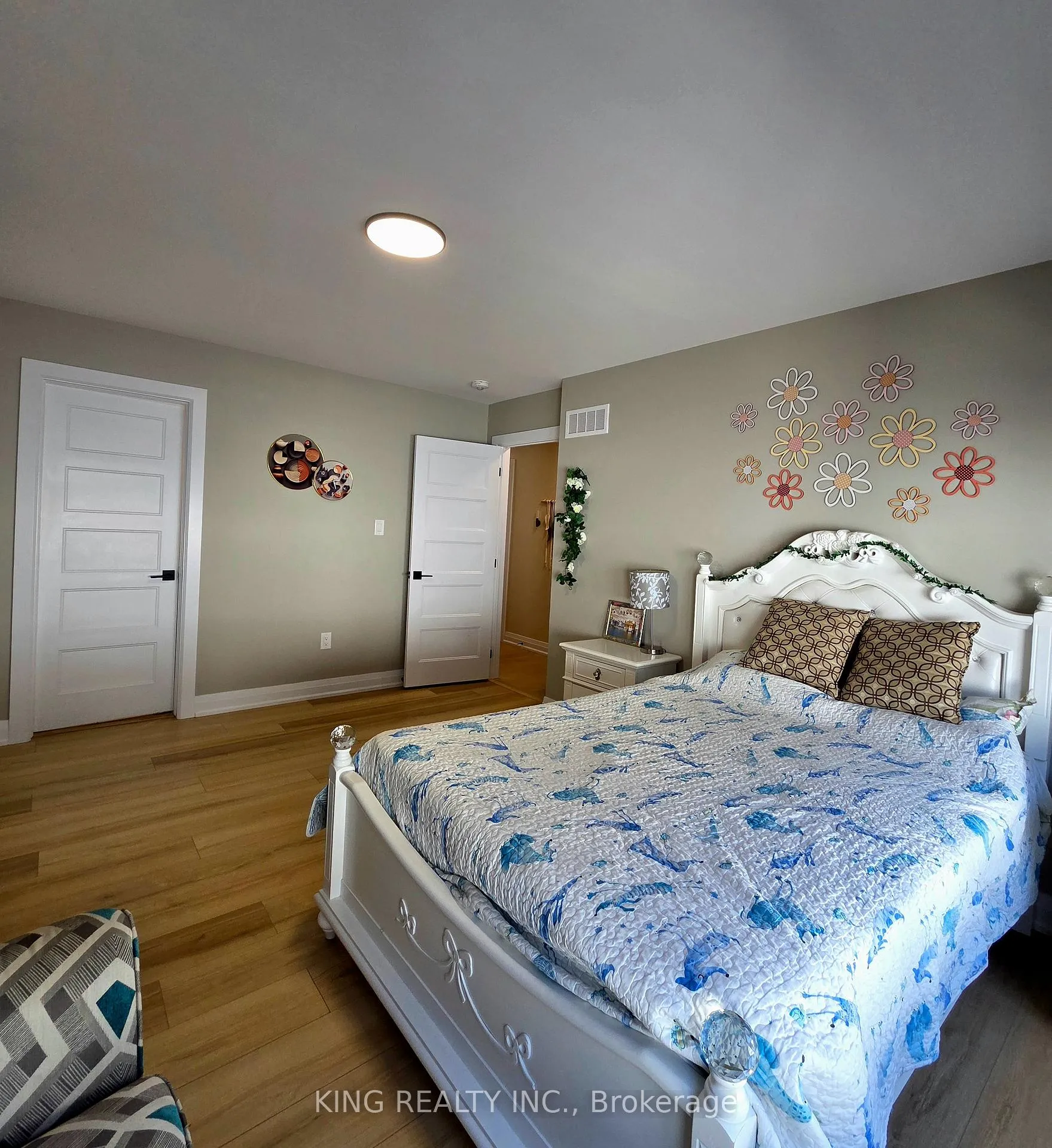 Photo 37 of Unit Upper, 3994 Big Leaf Trail, London, South V — HOMEH