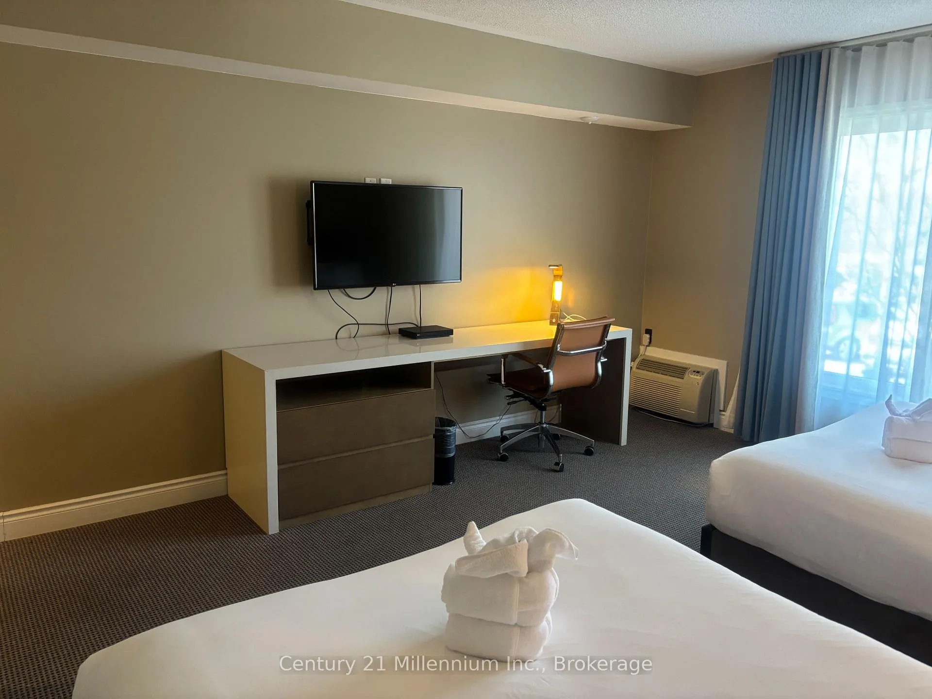 Photo 3 of Unit 2307, 9 Harbour Street E, Collingwood — HOMEH