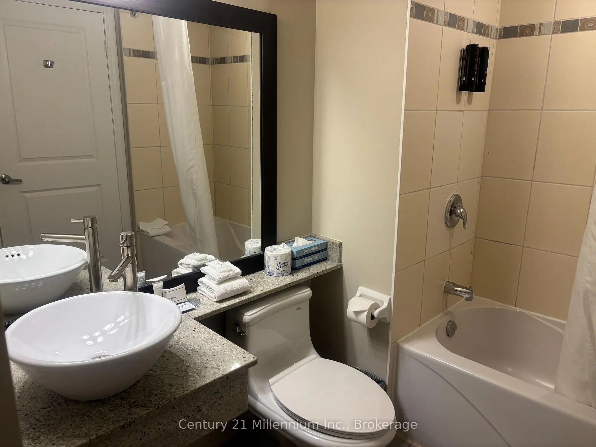 Photo 4 of Unit 2307, 9 Harbour Street E, Collingwood — HOMEH