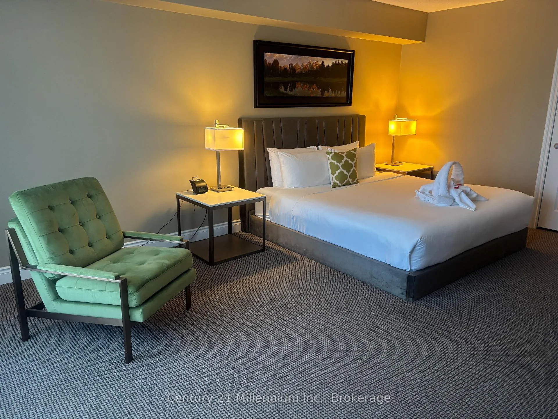 Photo 5 of Unit 2307, 9 Harbour Street E, Collingwood — HOMEH