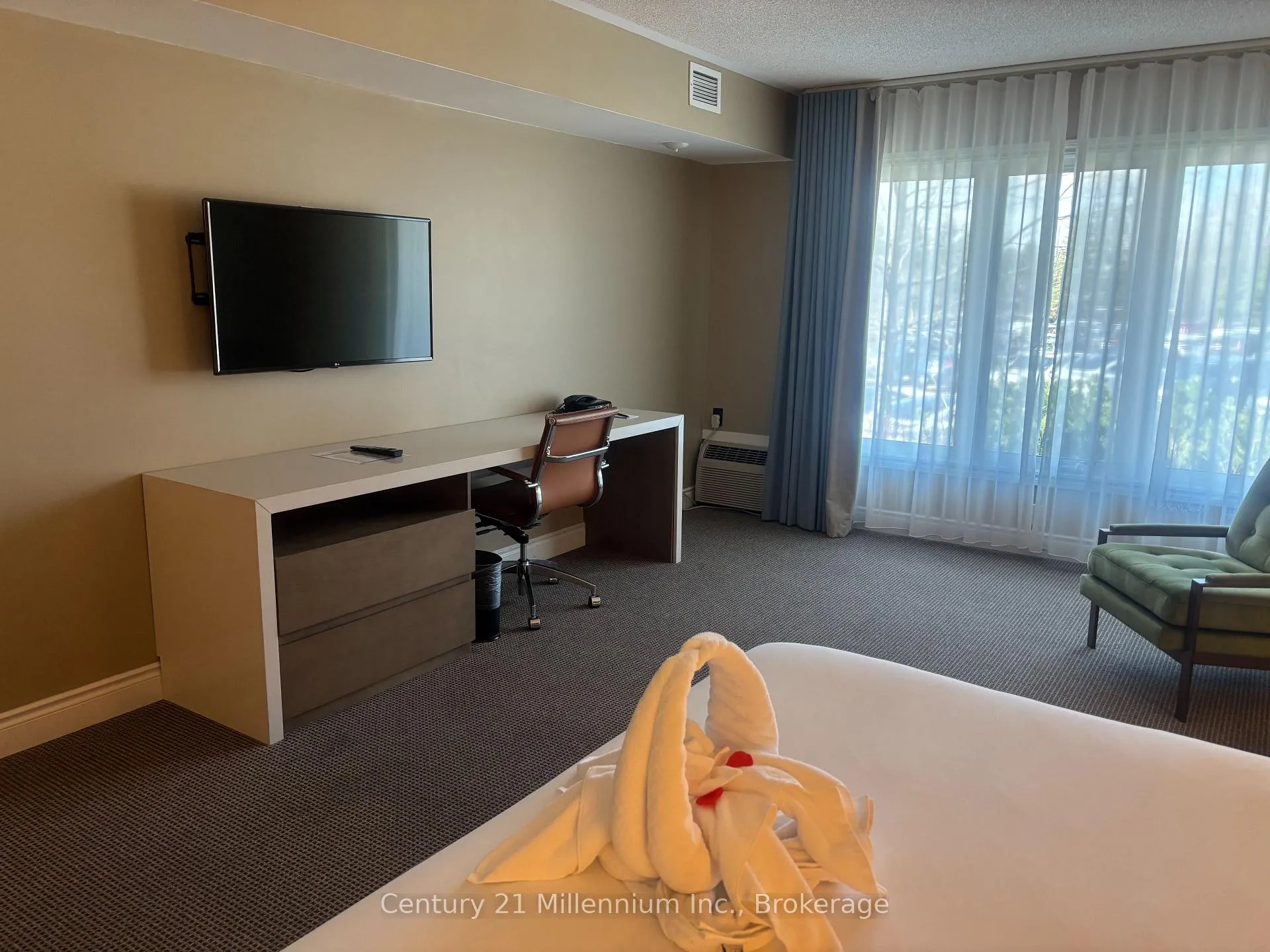 Photo 6 of Unit 2307, 9 Harbour Street E, Collingwood — HOMEH
