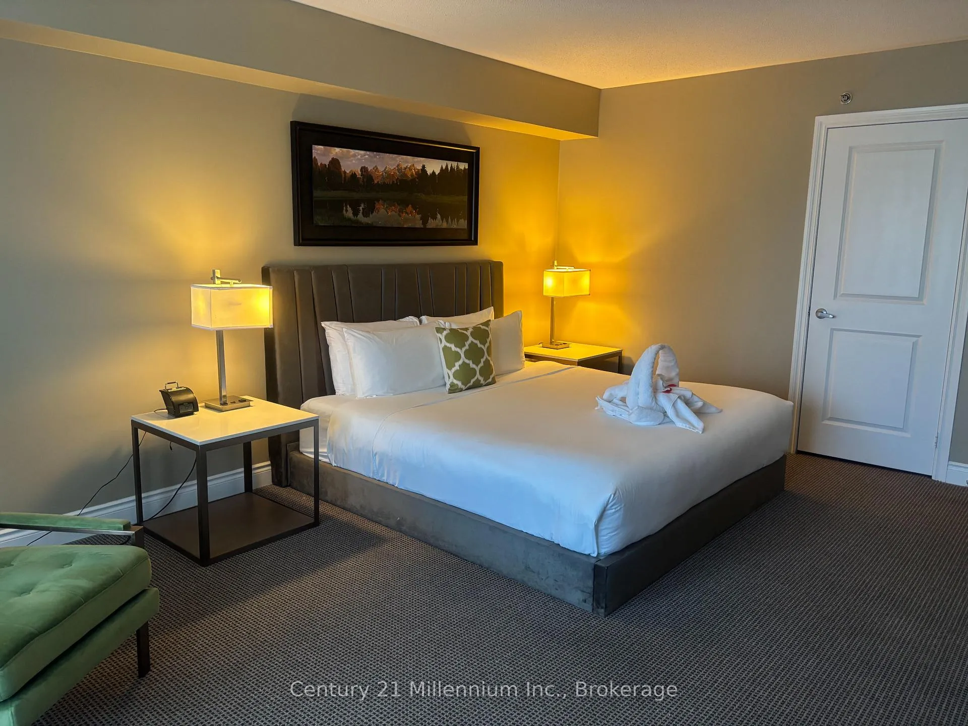 Photo 8 of Unit 2307, 9 Harbour Street E, Collingwood — HOMEH
